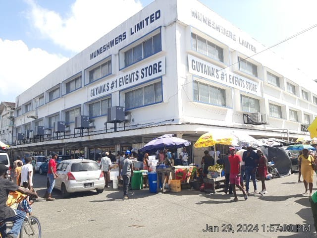 Court order prohibits vending-related activities on pavement, streets around Muneshwer’s