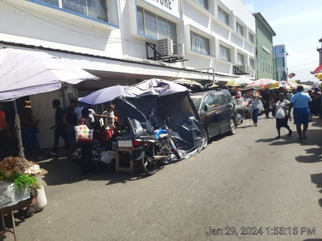Vendors outside Muneshwer’s upset by City Hall’s mixed instructions about selling on road