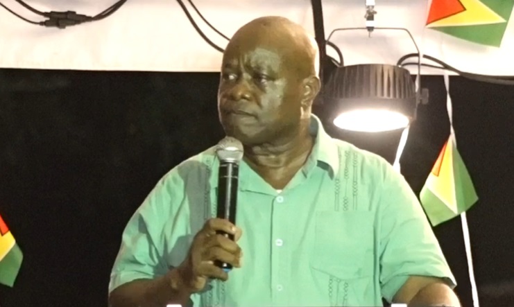 Norton promises all public servants yearly bonus