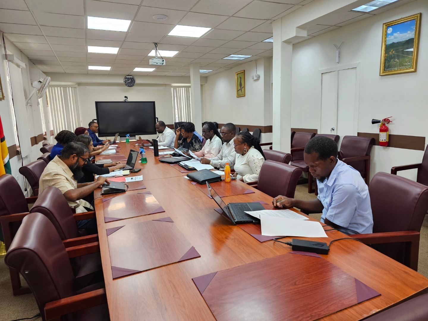 Inking teachers’ pay hike agreement in limbo