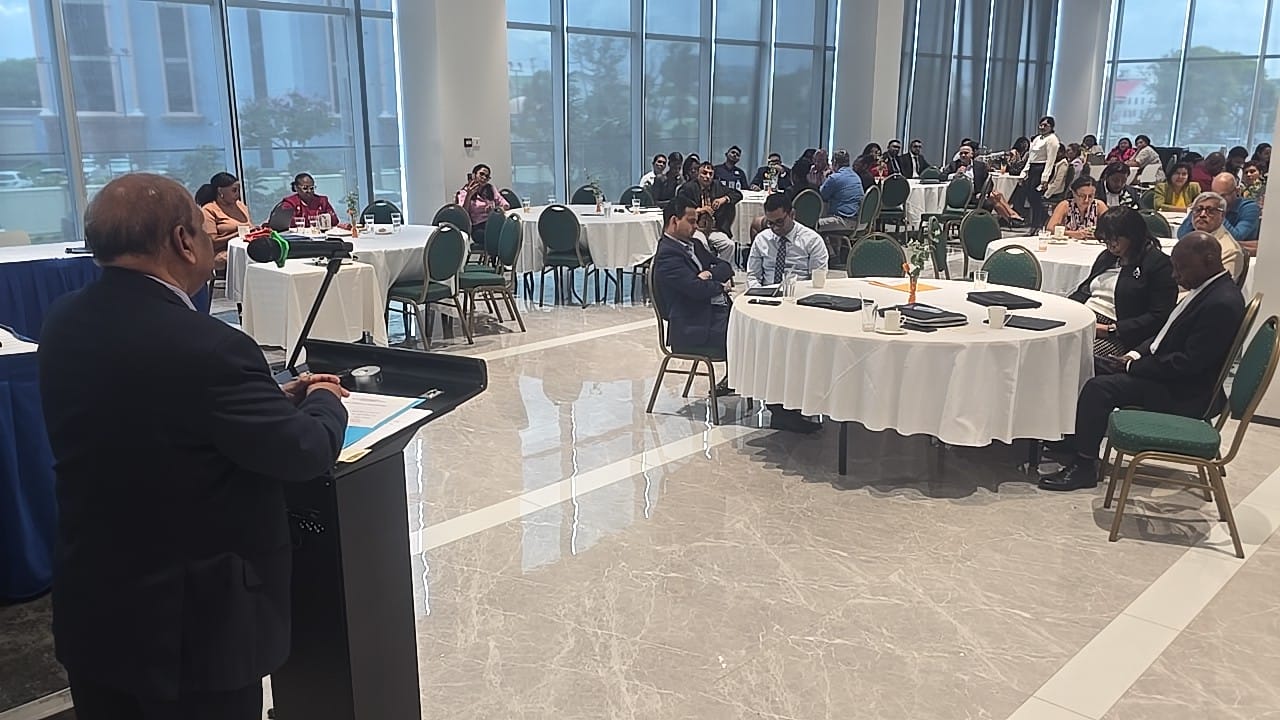 Central Bank Governor says routine opening of foreign exchange accounts too risky