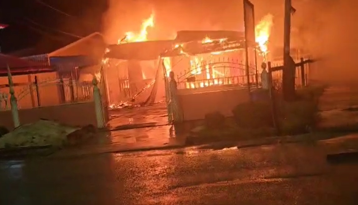 Teacher, bus driver die in early morning fire