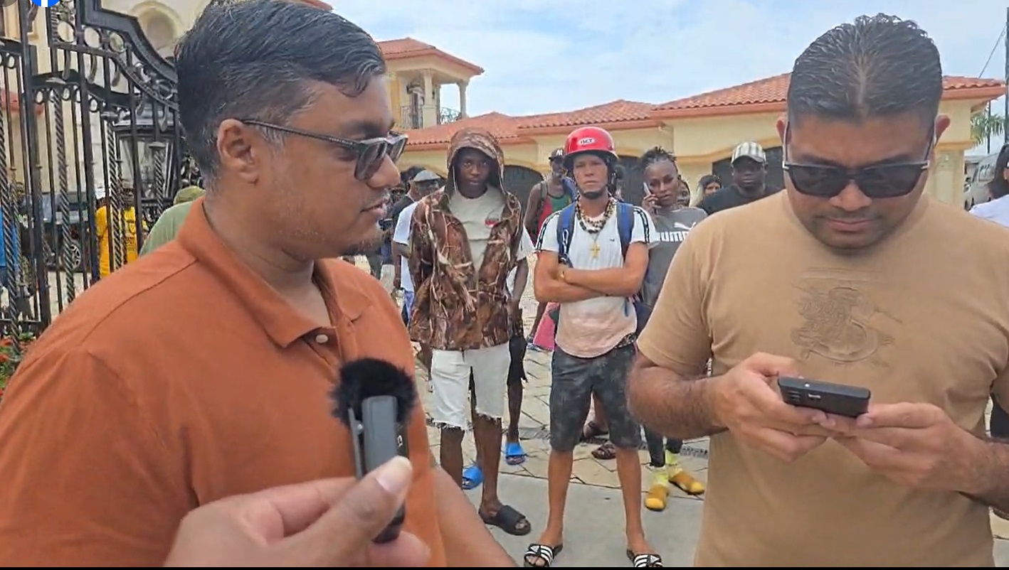 “Angry mob” forces GRA to suspend seizure of Mohamed’s vehicles, as High Court battle looms