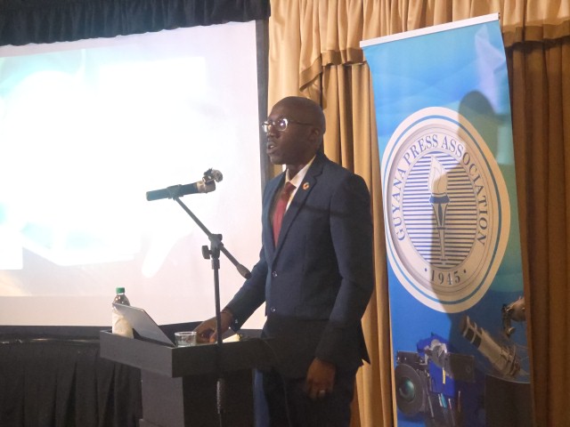 AI can combat inaccurate, misleading information