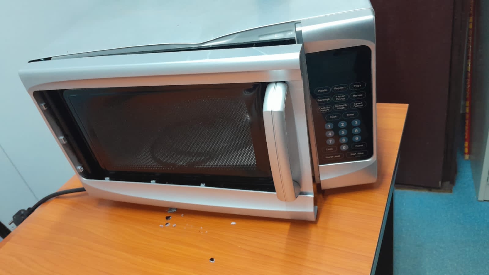 Suspected microwave oven thief gets hot lead
