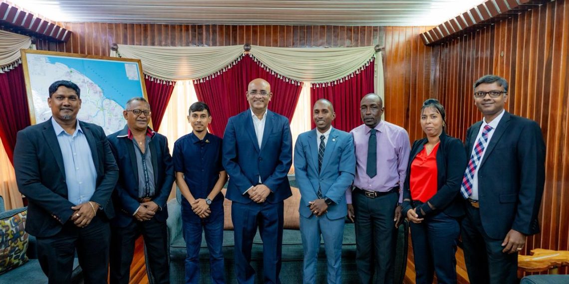 PNCR/APNU leader shrugs off more defections to PPP