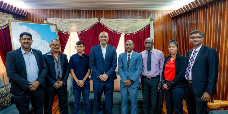 PNCR/APNU leader shrugs off more defections to PPP