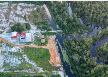 Opposition leader accuses president of “massive corruption” at highway “ranch”