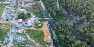 Opposition leader accuses president of “massive corruption” at highway “ranch”