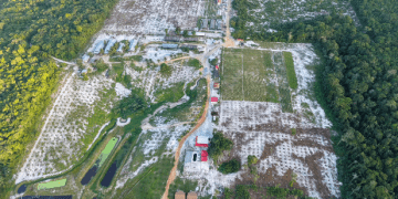 Opposition leader accuses president of “massive corruption” at highway “ranch”